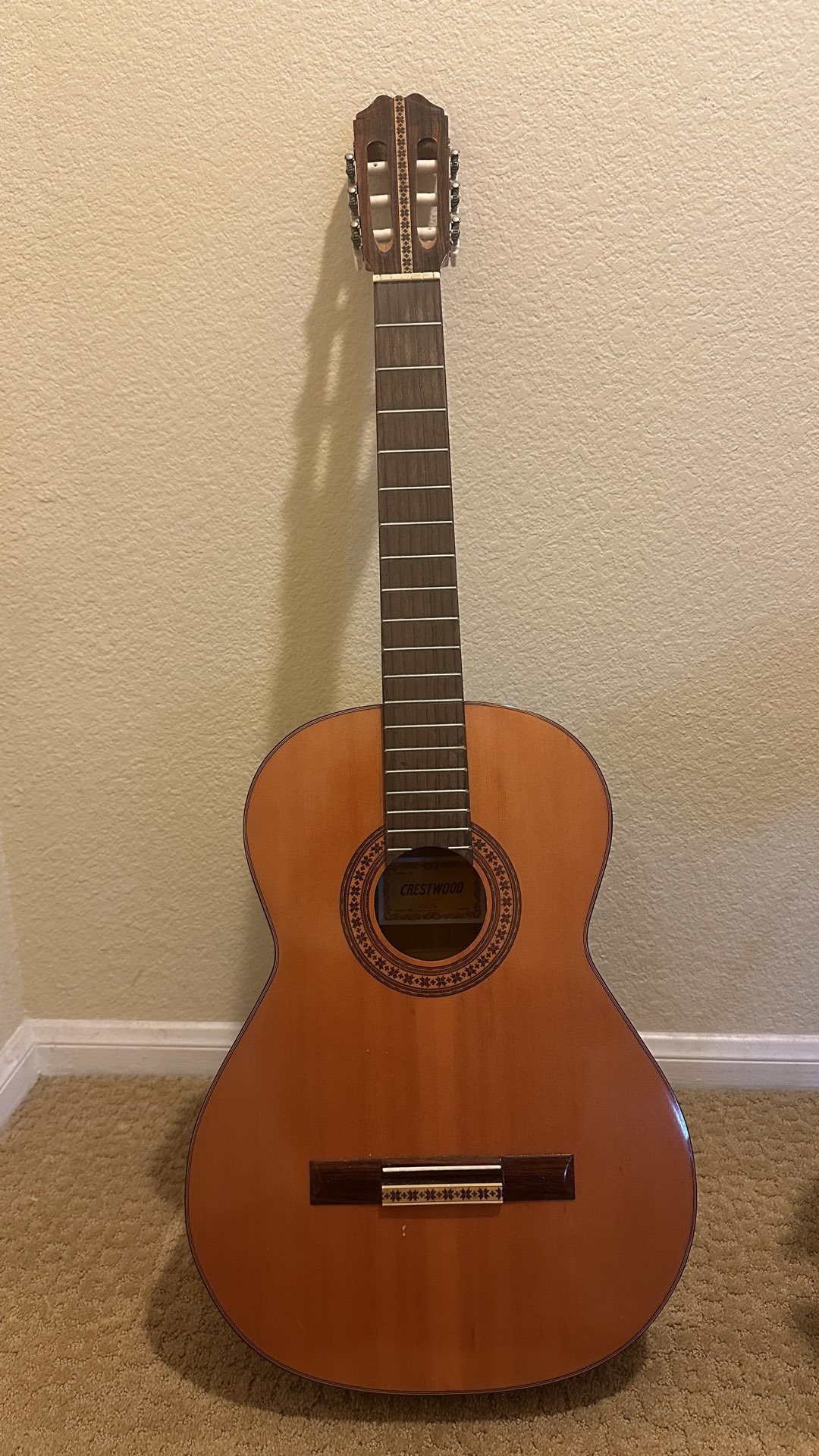 Crestwood Classical Guitar Model 2035 Nylon String Acoustic