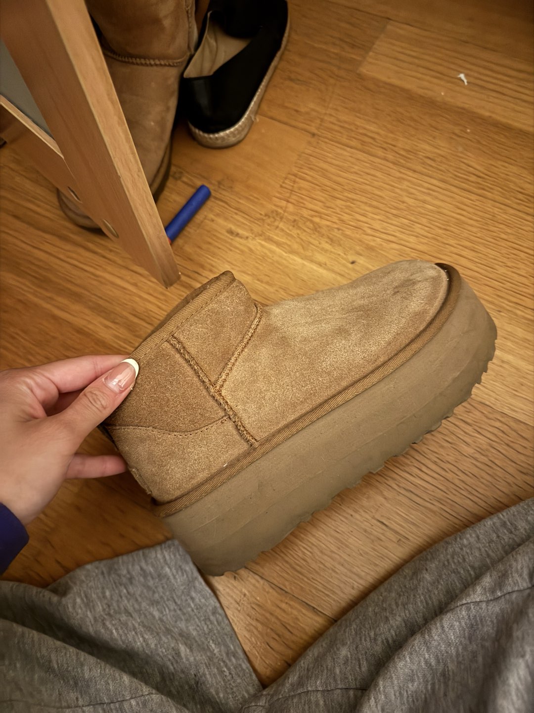 uggs mini platform