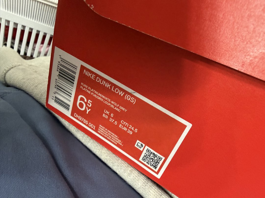 Nike Dunks photo 3