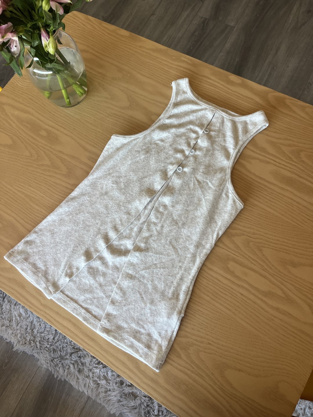 musera light gray top photo 2