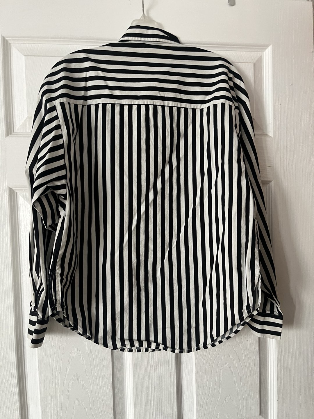 Black and white striped long sleeve oversized button up top photo 2