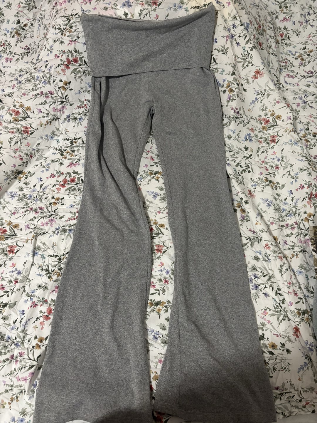 SHEIN flared yoga pants