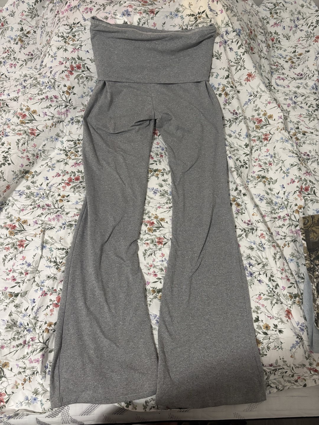 SHEIN flared yoga pants photo 2
