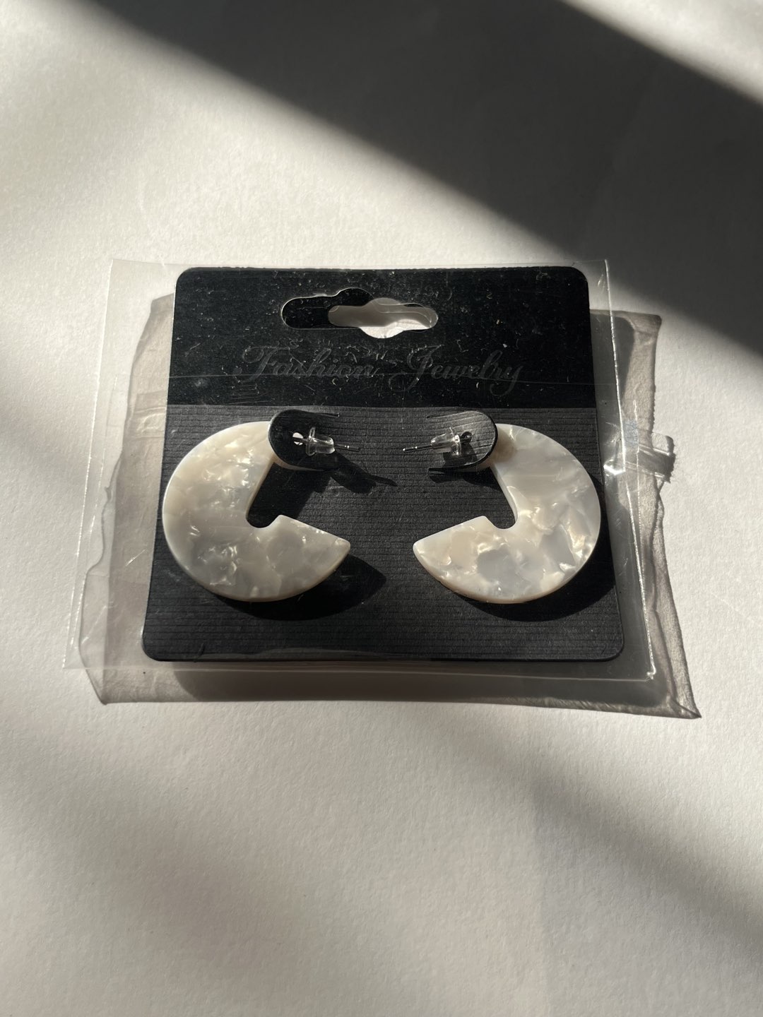 White Fashion Jewelry Earrings photo 2