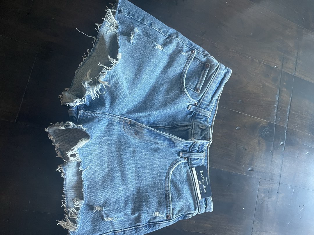 Abercrombie - “The mom short”