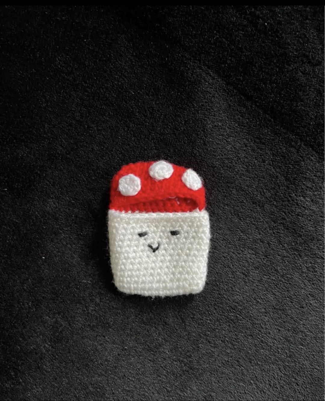 Mushroom Knit Airpod 2nd Gen Case photo 2